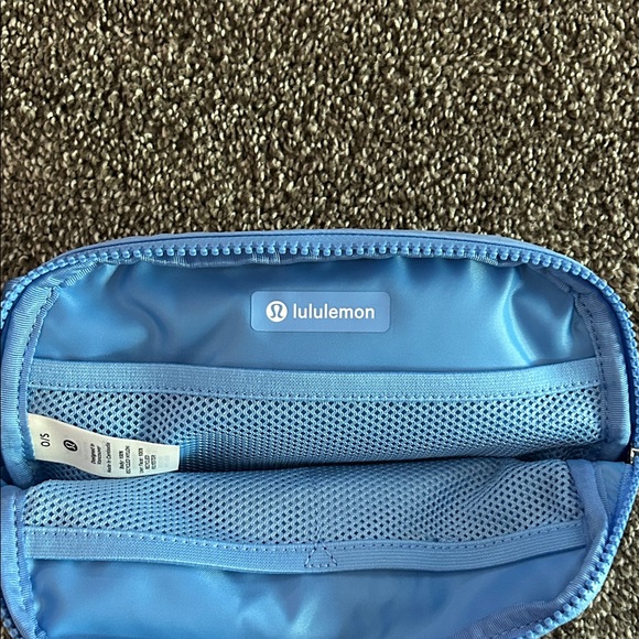 Lululemon everywhere belt bag - Picture 2 of 5